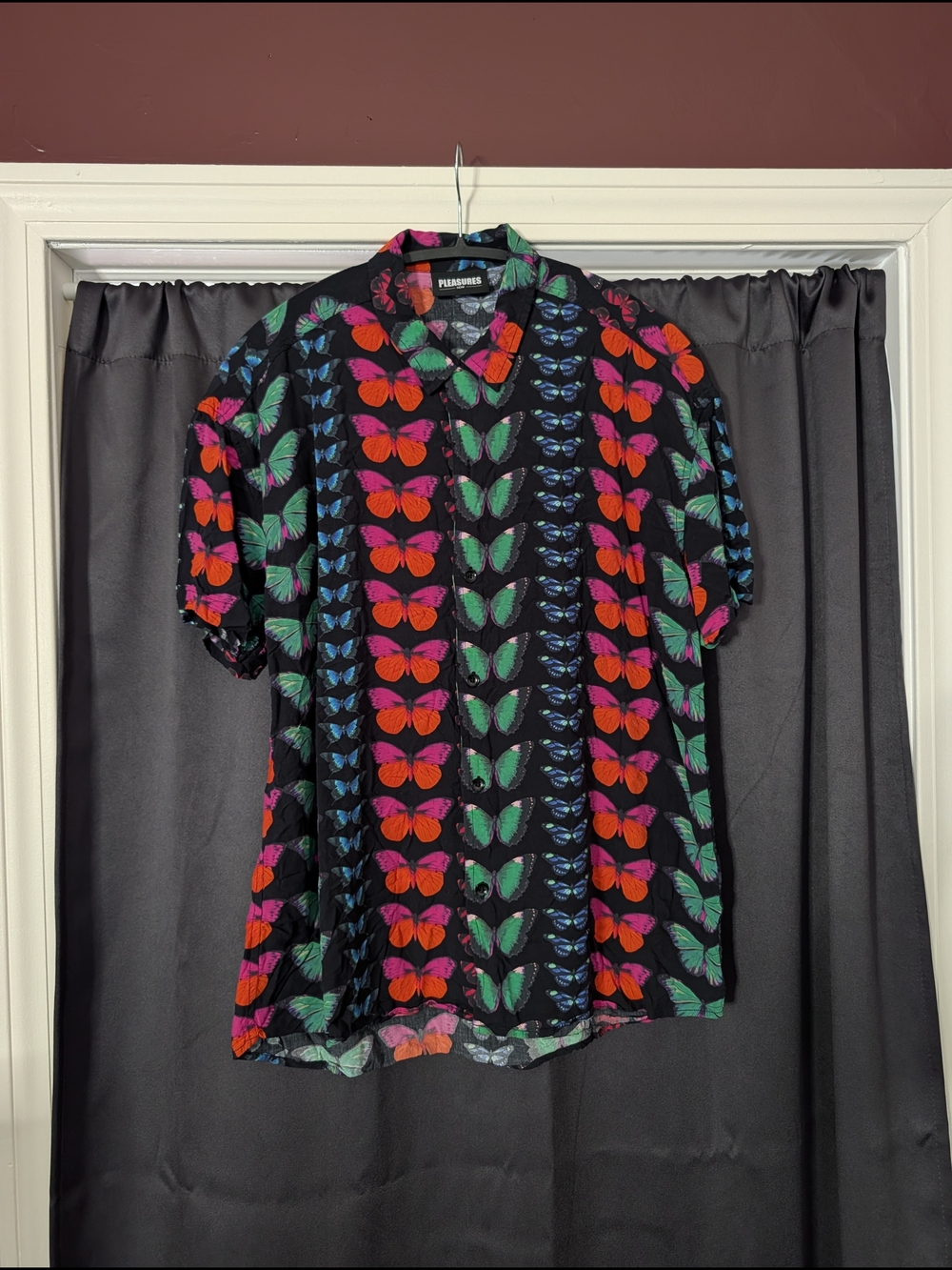 PLEASURES Men’s Black Butterfly Print Short Sleeve Button-Down Shirt M